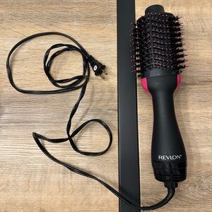 Revlon One-Step Volumizer Hot Air Brush Hair Dryer & Styler – Black/Pink 🎀